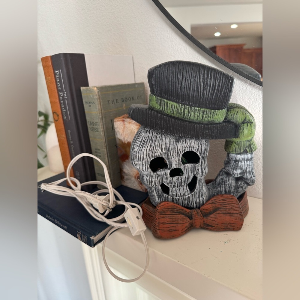 Vintage Enesco Ceramic Skull Lamp Top Hat Bow Tie Halloween Lighted Decor